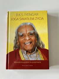 Joga światłem życia Iyengar