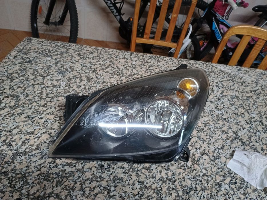 Farol ( óptica lado esquerdo) Opel astra H