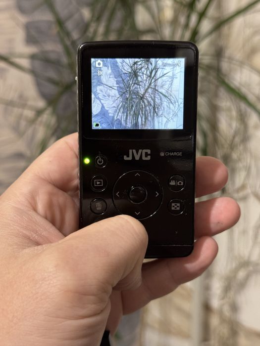 JVC PICSIO GC-FM1: карманная FullHD-камера