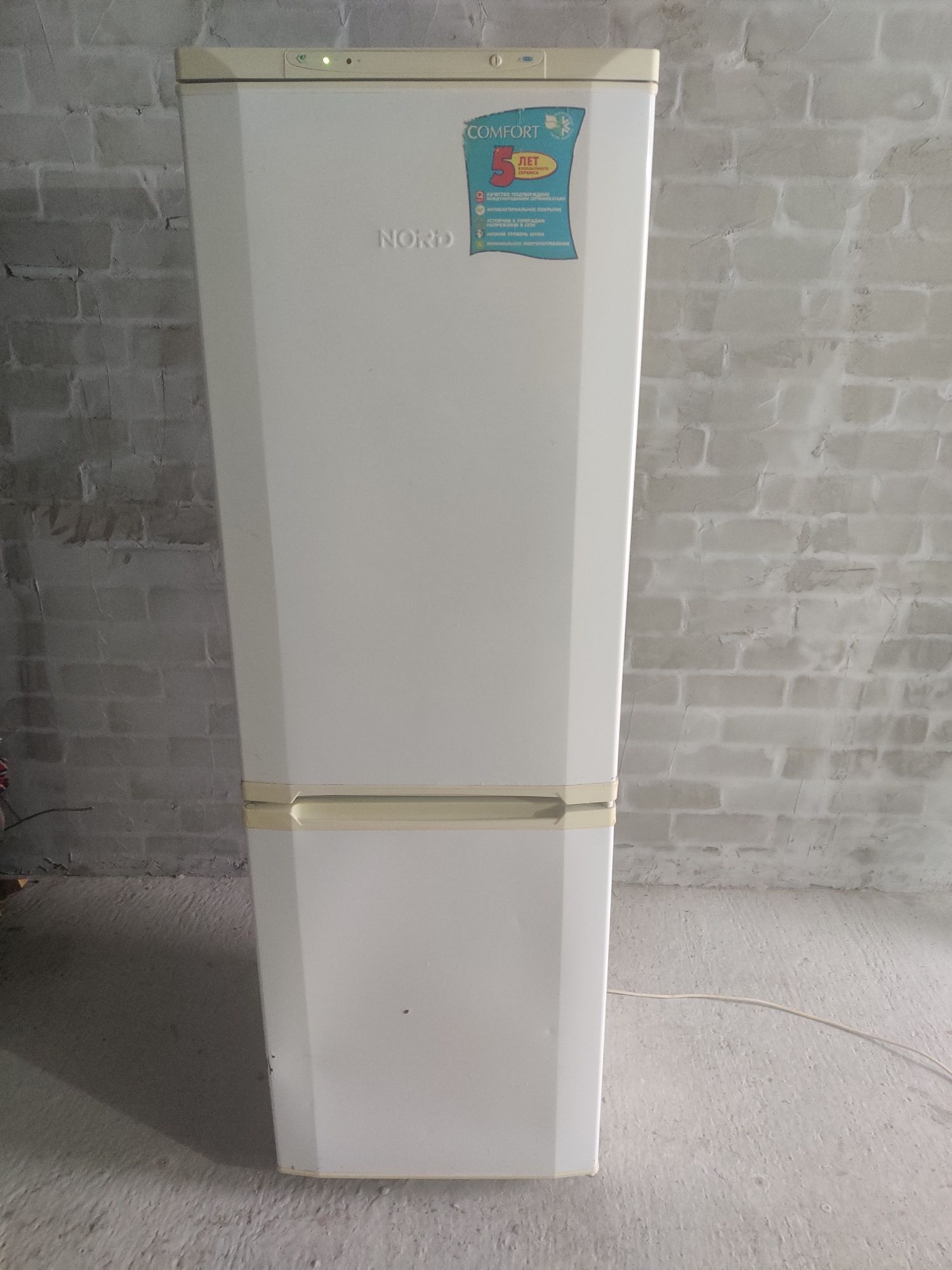 Доставка Современный холодильник двухкамерный НОРД NORD чистый нормал