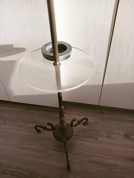 Candeeiro de pé antigo