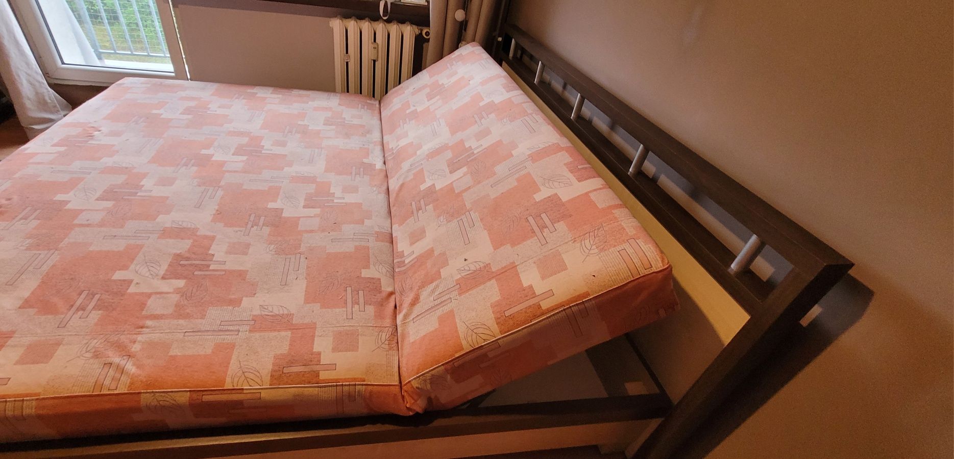 Łóżko plus szafki nocne