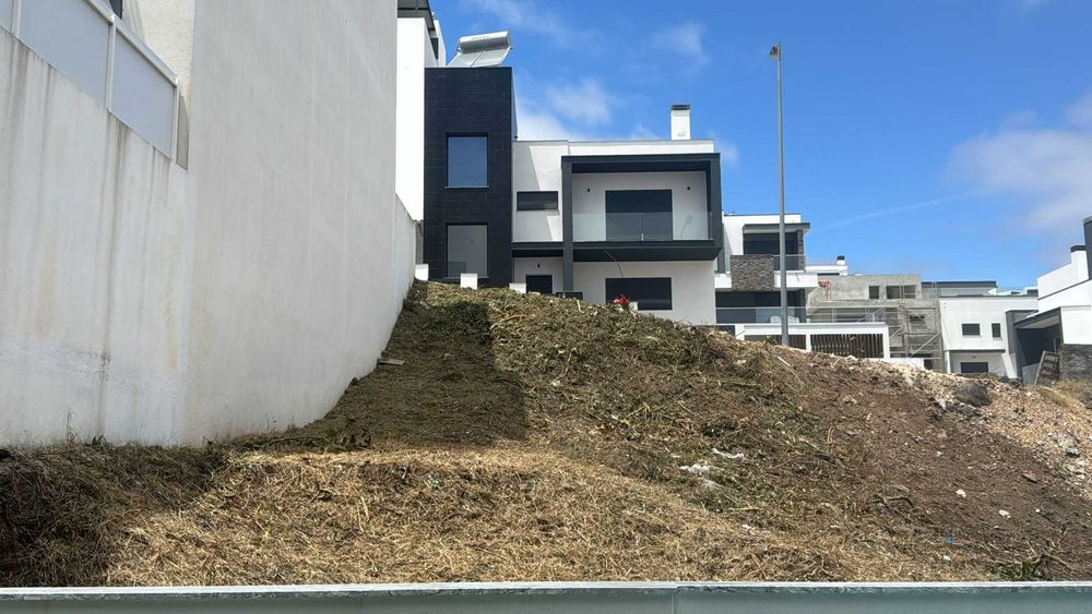 terreno famões zona nobre