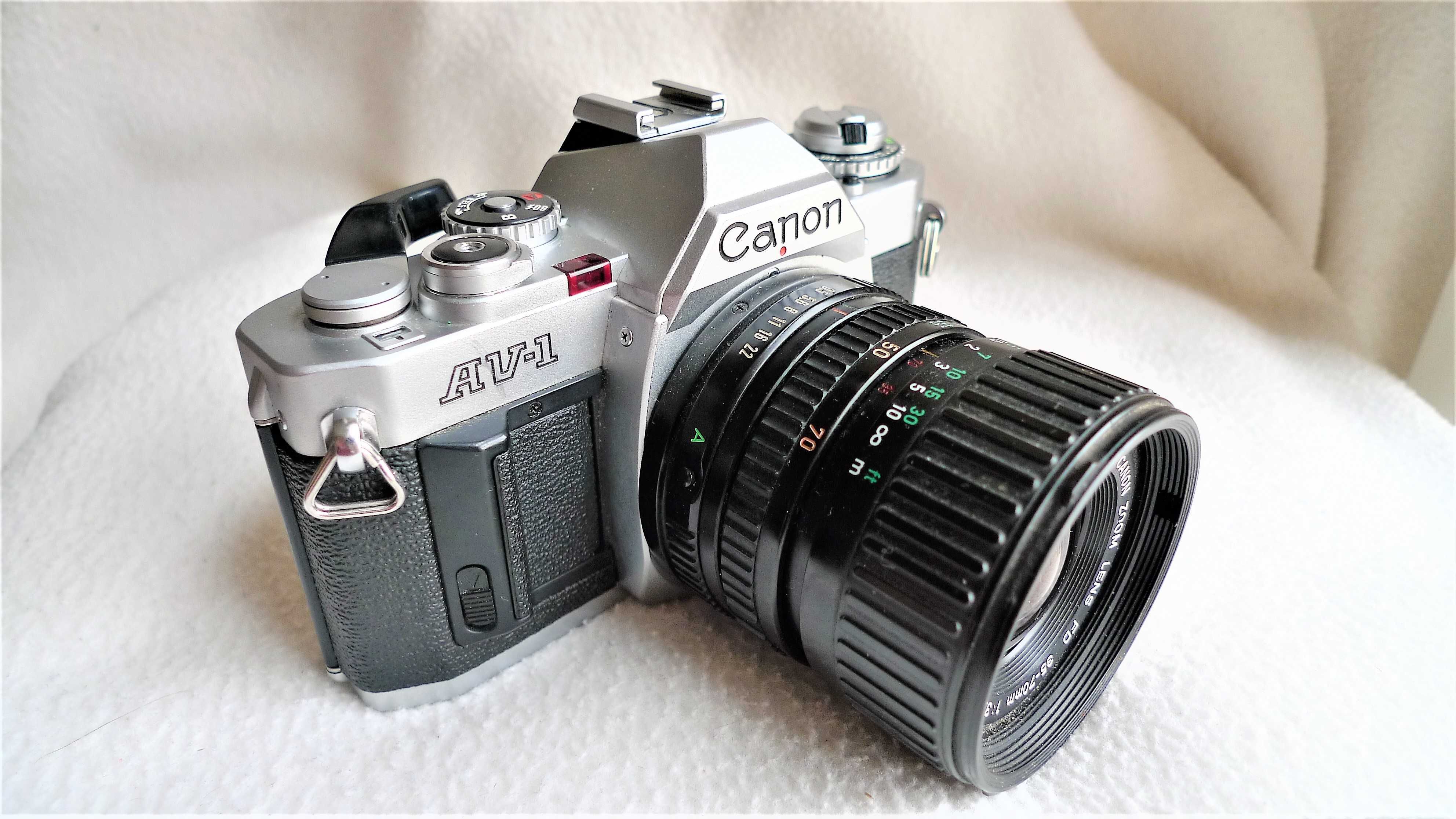 Aparat analogowy Canon AV-1 Obiektyw Canon 35-70/ 3,5 - 4.5