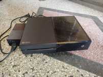 Konsola Xbox one  z padem i z grami