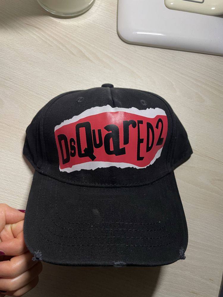 Nowa czapka marki DSQUARED2