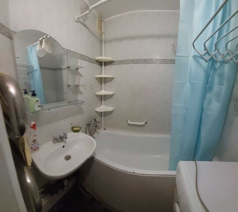 Здається 2х кімнатна в дружньому будинку на вул. Ахматовой