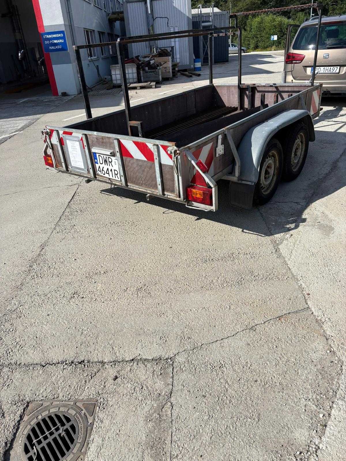 Przyczepa dwuosiowa pod minikoparkę regulowany zaczep DMC 2500