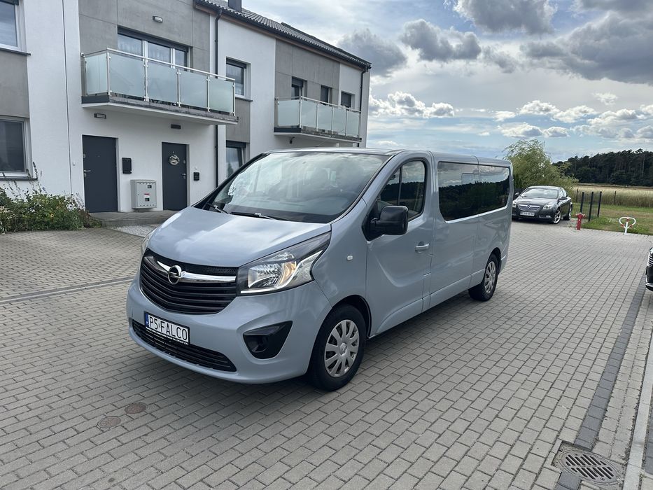 Wynajem busa 8-9 osobowego