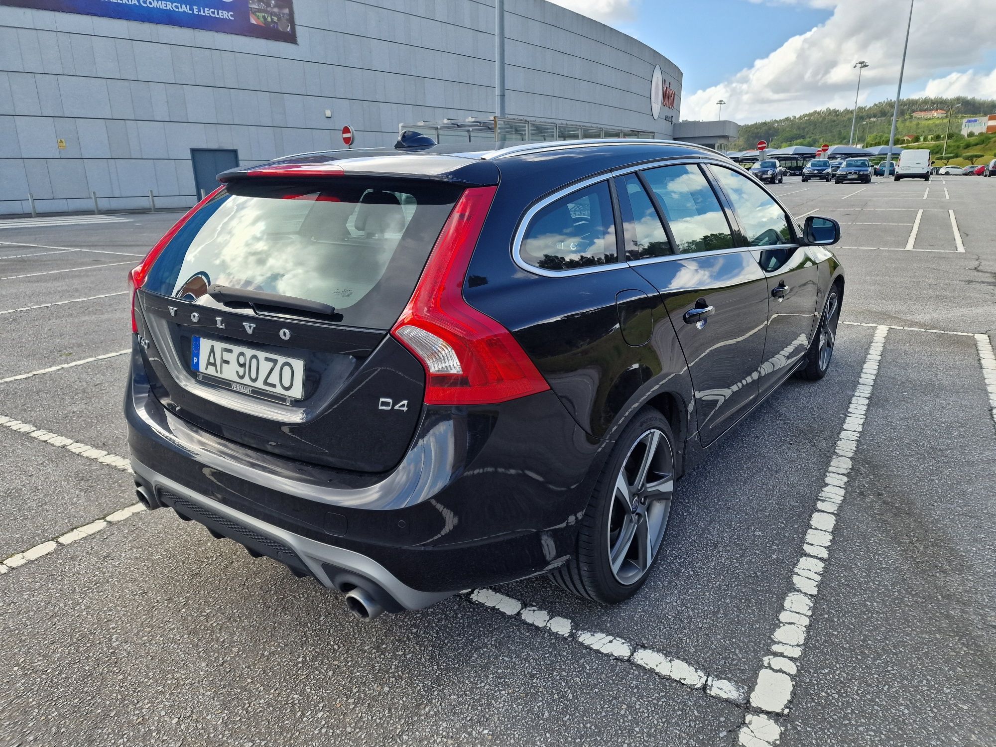 Volvo V60 D4 R-Design Summum