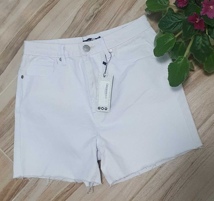 Новые белые короткие шорты boohoo 38 size