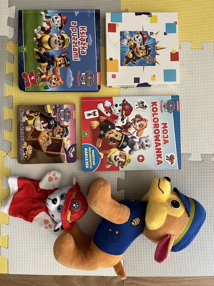 Zestaw Psi Patrol Chase maskotka książki puzzle
