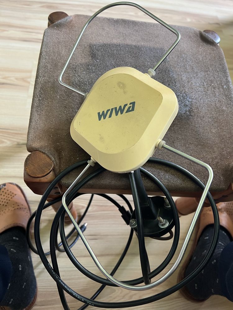 Antena WIWA AN 220 do odbioru TV naziemnej.
