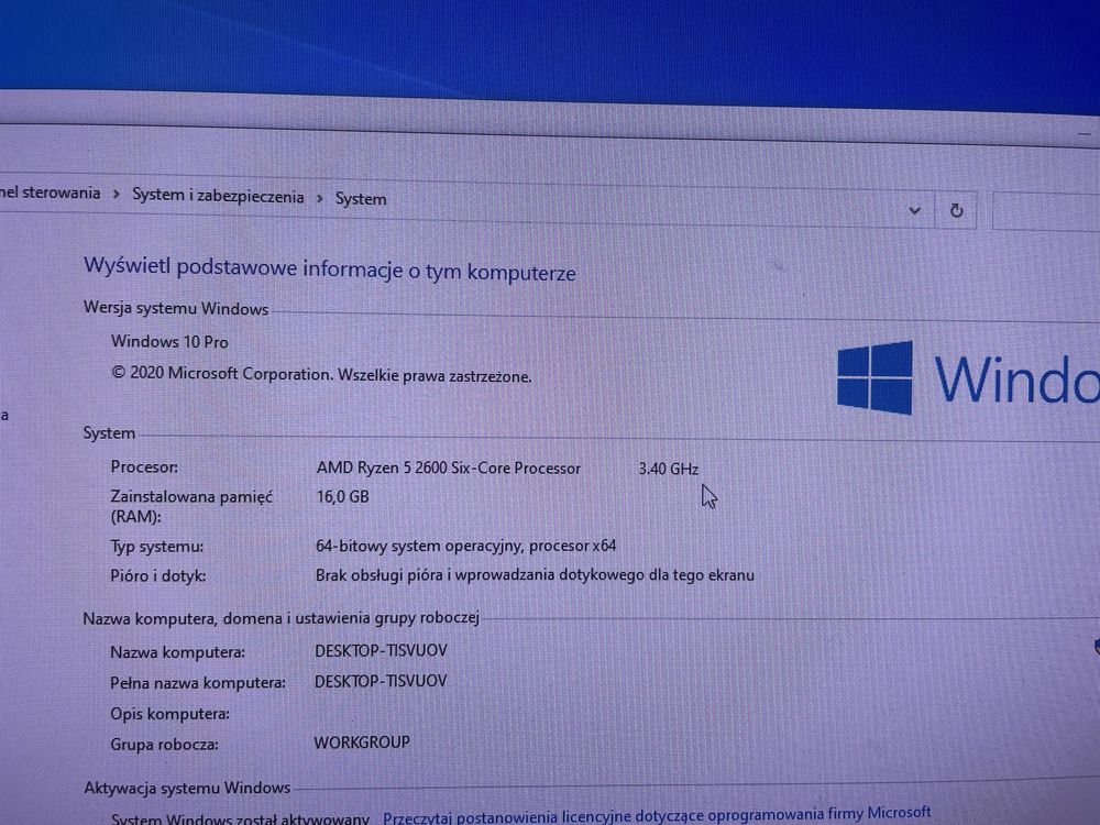 Komputer stacjonarny z monitorem