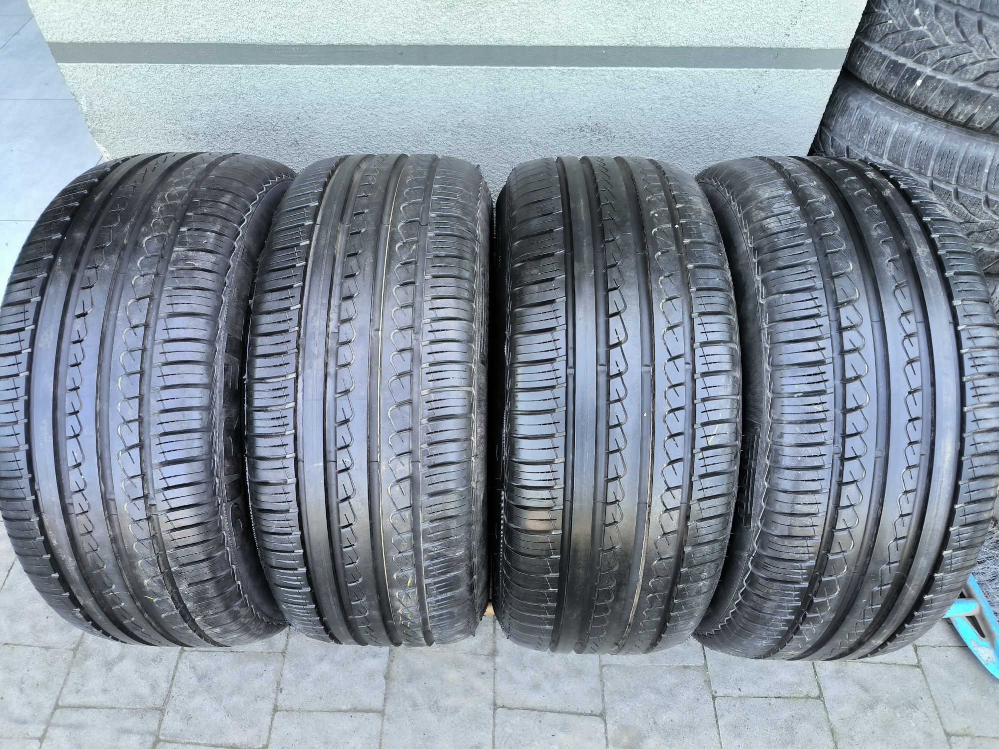 Шини 225 55 r16 Pirelli P7