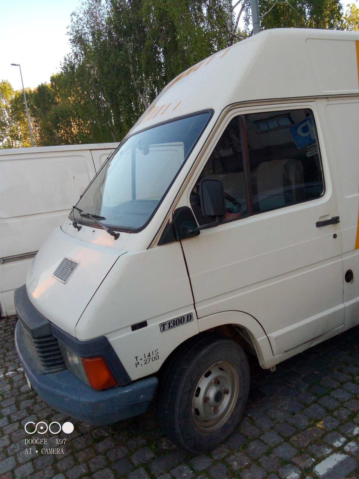 Renault Traffic deixou de andar avaria no motor.