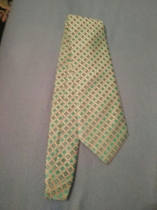 Продам краватки нові, брендові.