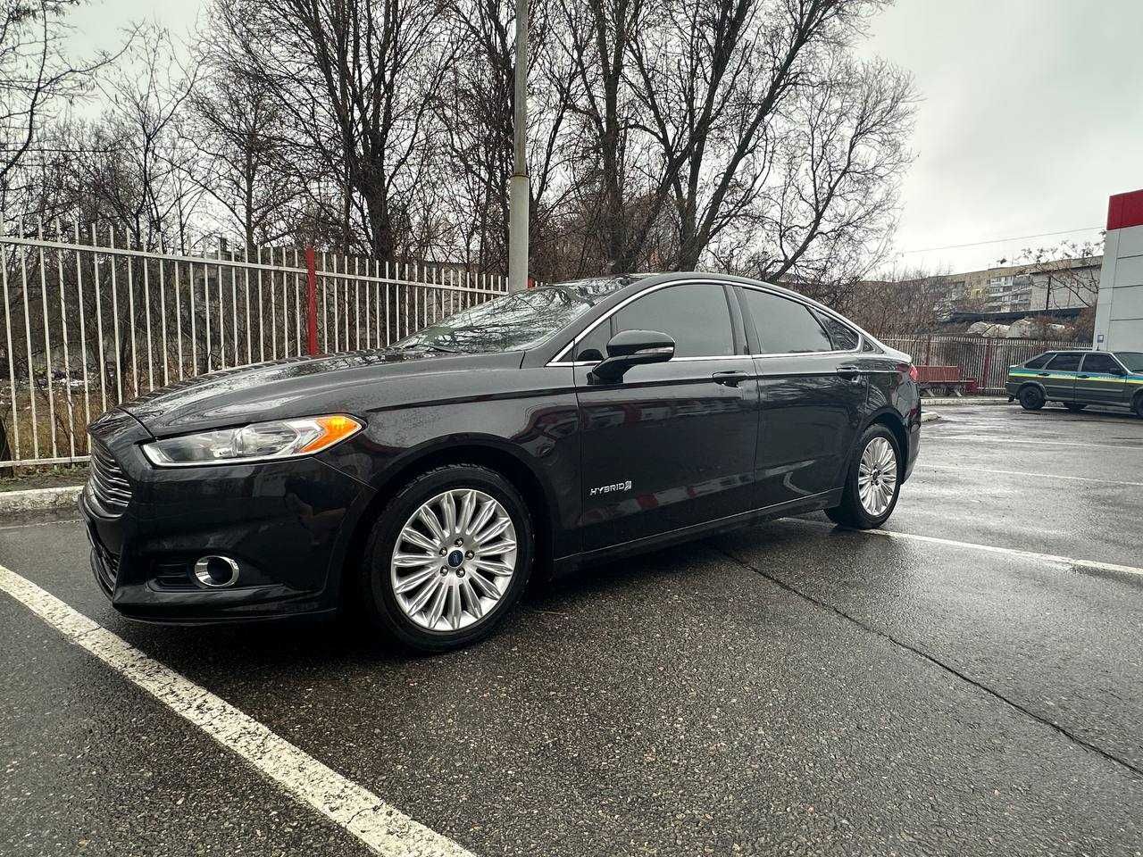 Ford Fusion Hybryd 2013 Рік