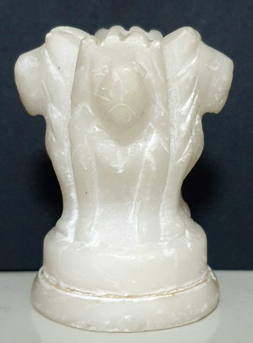 Pequena antiga Ashok Stamph escultura em mármore