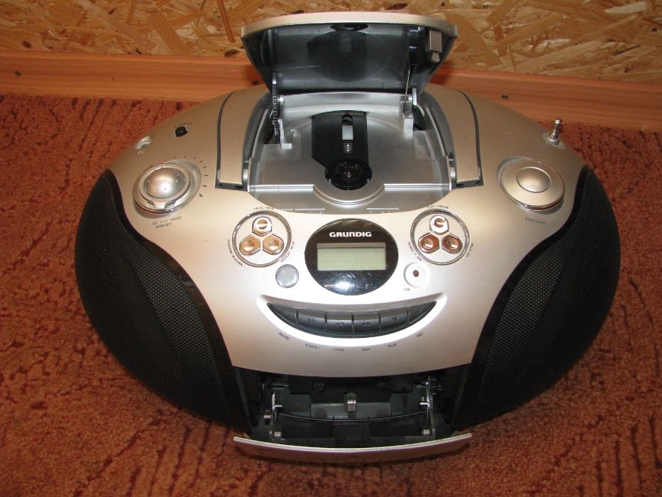 GRUNDIG RRCD 3410 - радио касетный магнитофон с СD