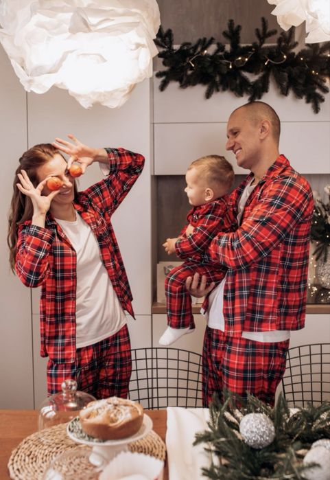 Піжама у клітинку, family look, новорічний лук