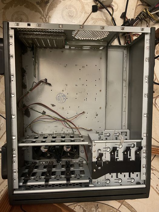 Корпус для компʼютера серверний chiftec