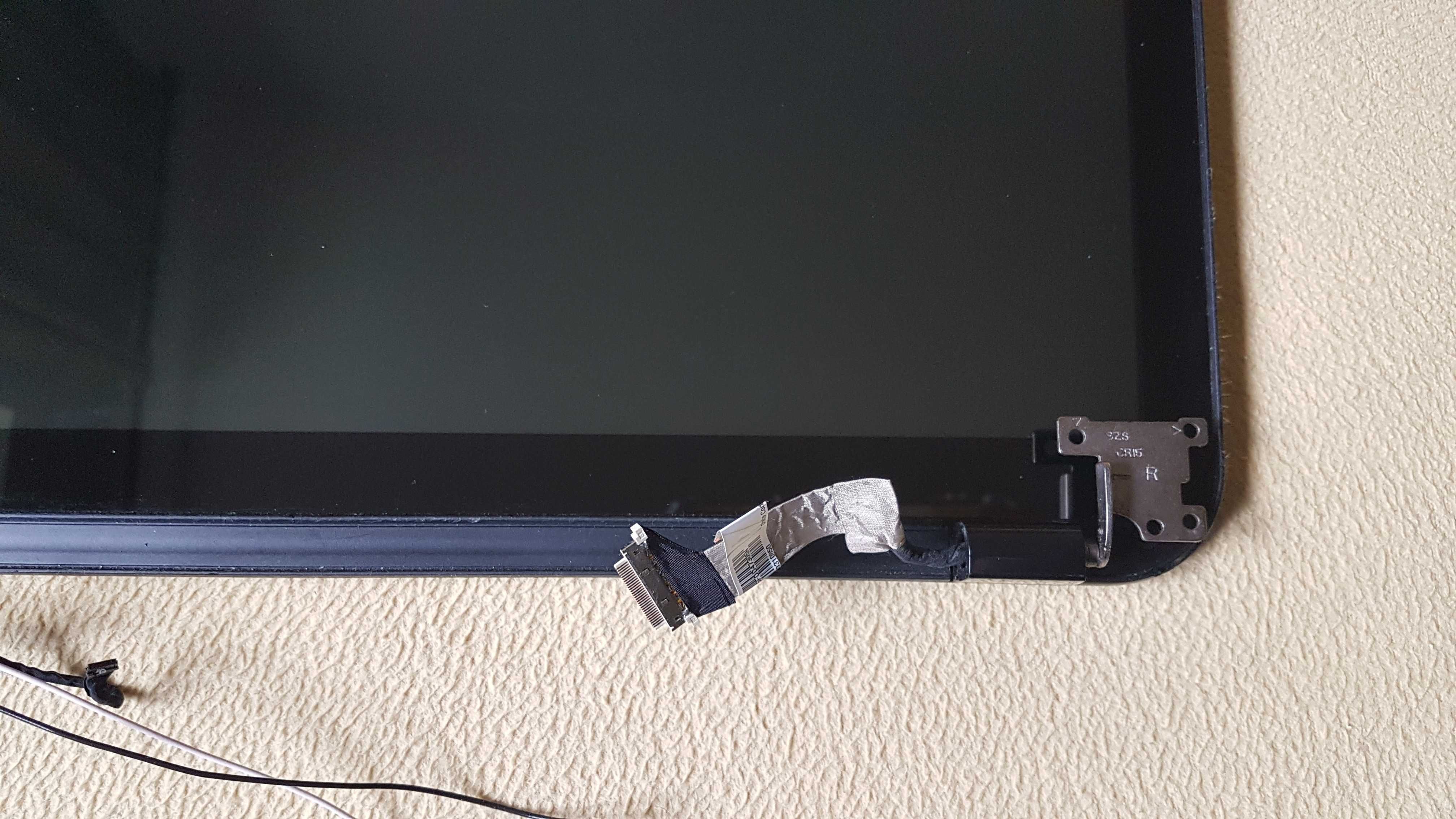 Toshiba Satellite L50T-A klapa matryca dotykowa kompletna z zawiasami