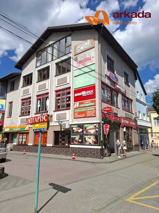 Продається торговий комплекс з орендарями в Надвірній