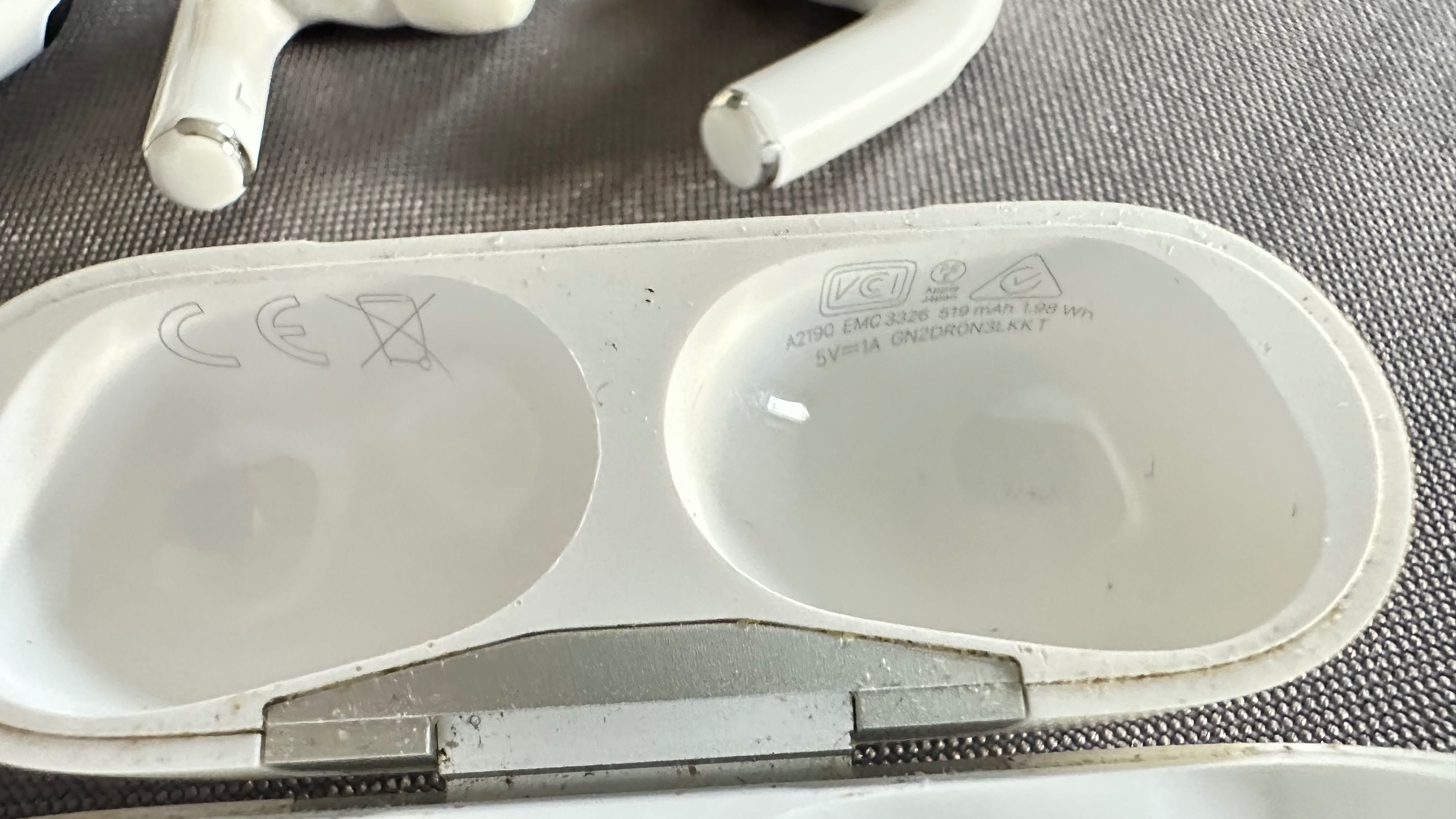 AirPods Pro Apple