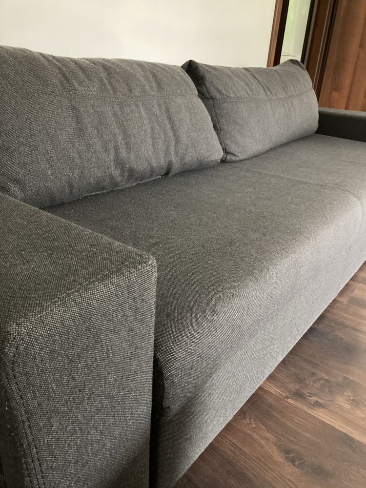 Wygodna kanapa / sofa 3-osobowa z funkcją spania i pojemnikiem + puf