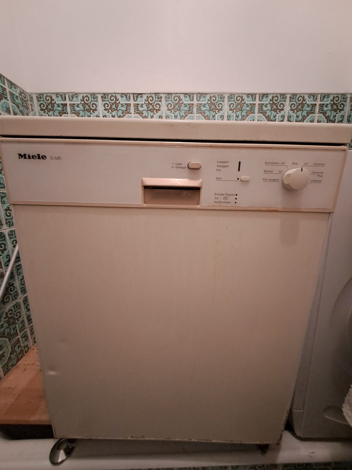 Máquina lavar louça Miele com avaria ou para peças