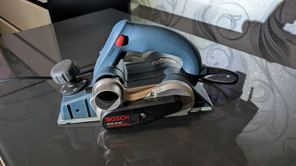 Електрорубанок Bosch GHO 26-82 Professional