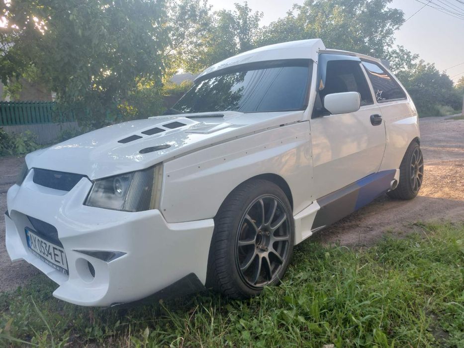 Продам подготовлиную машину для спорта Заз 1102