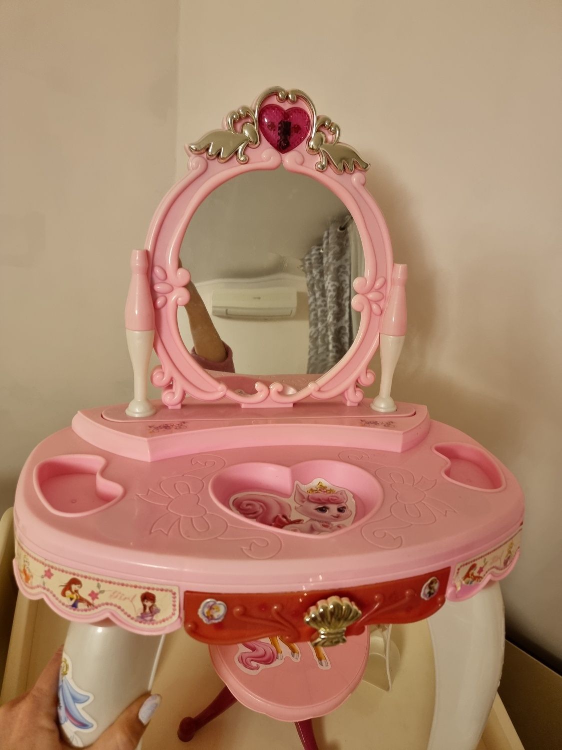 Туалетний столик для дівчинки іграшковий