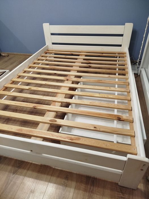 Łóżko Ikea 140x200 ze stelażem