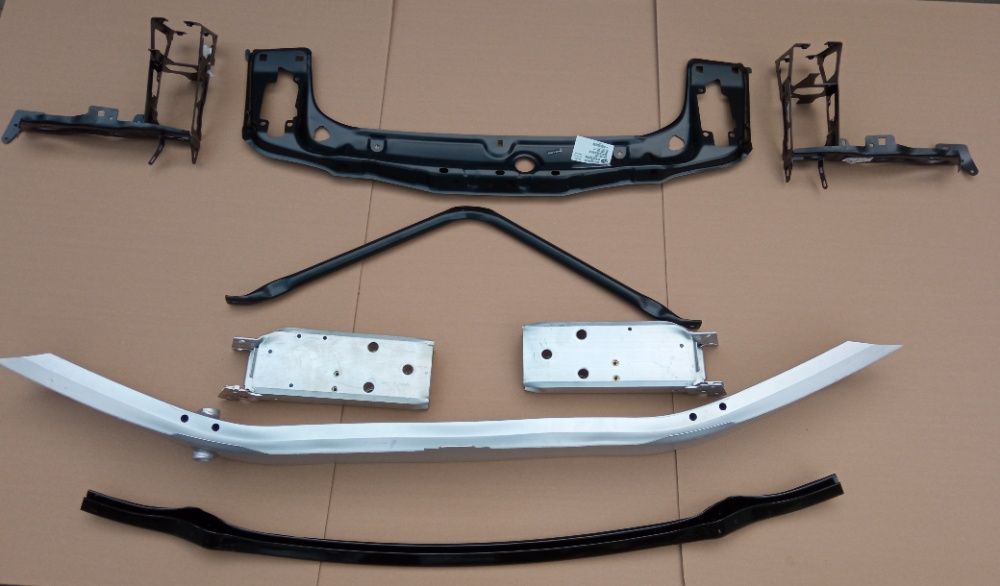 BMW F30 pas przedni góra nakładka + okulary