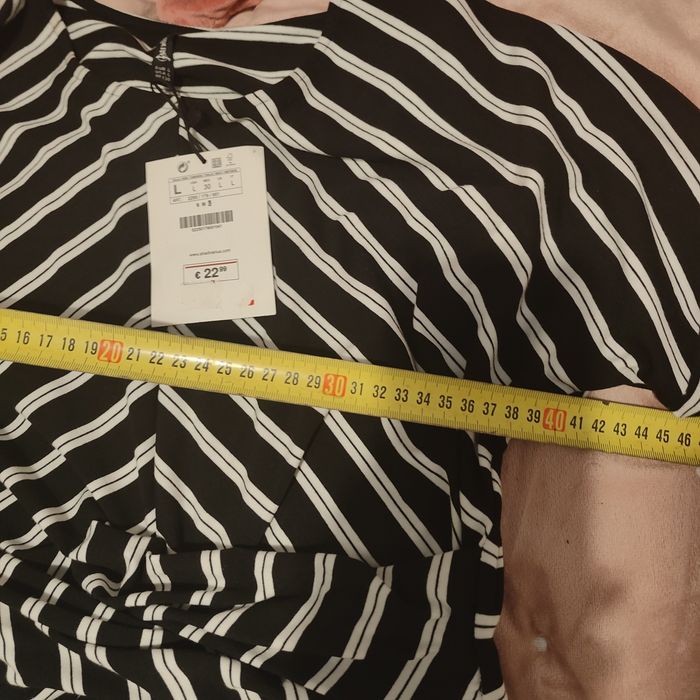 Vestido as riscas pretas e brancas Stradivarius
