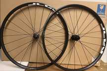 Komplet Koł 29" Shimano WH-MT500-B 148x12 i 15x110 boost hg CL