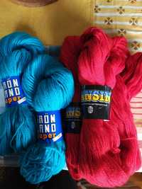 Нитки шерсть для вязания красные и голубые