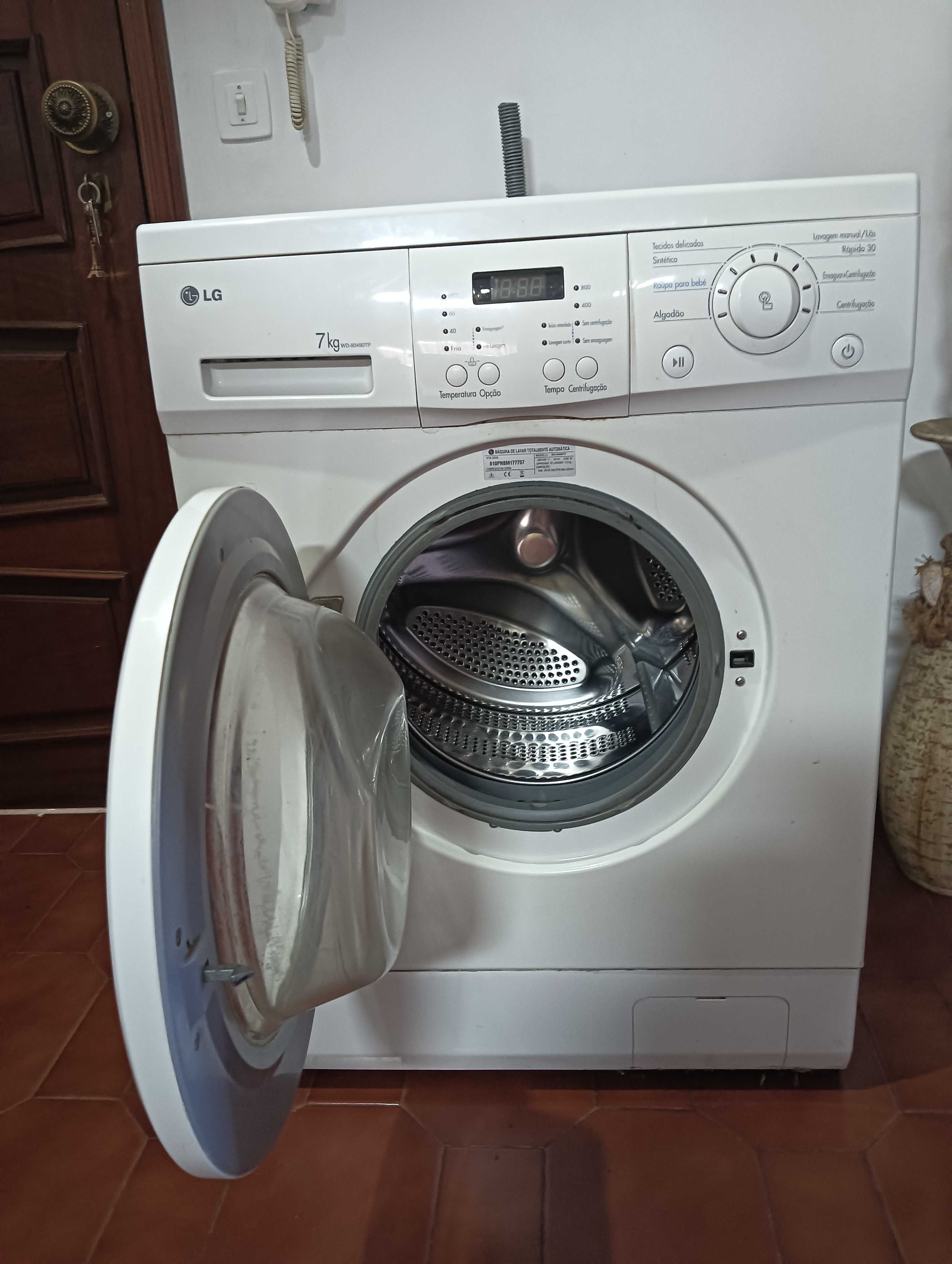 Máquina de lavar roupa LG
