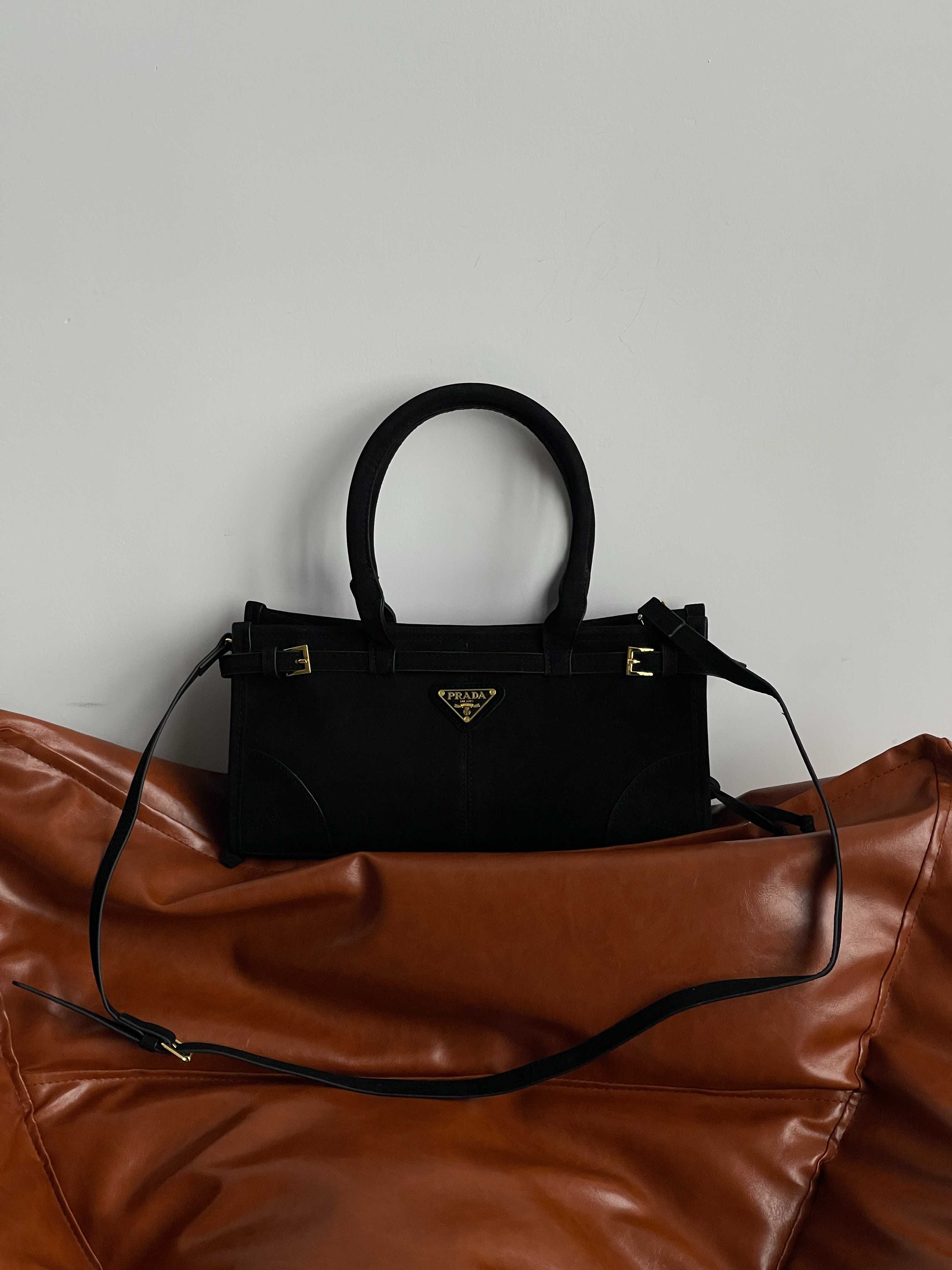 Женская сумка Prada Medium Suede Tote Bag через плечо замша Прада