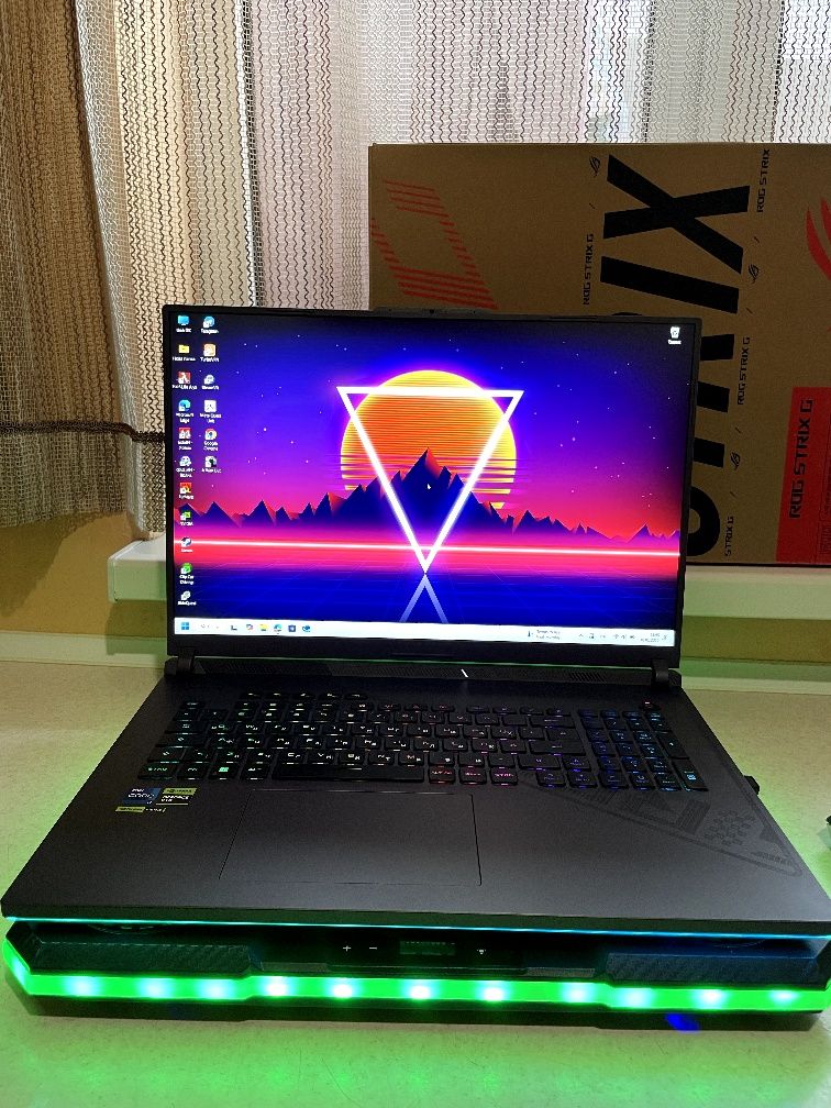 Ігровий ноутбук Asus Rog Strix G18 / RTX 4060 8GB / i7
