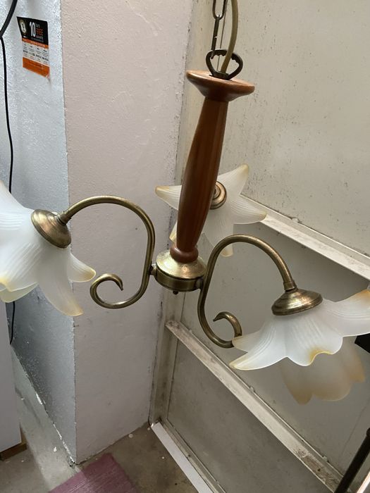 Candeeiro em bom rstado de conservacao