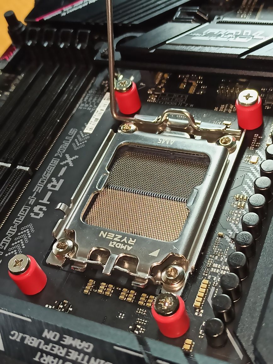 ASUS ROG STRIX B650e-F Gaming WiFi