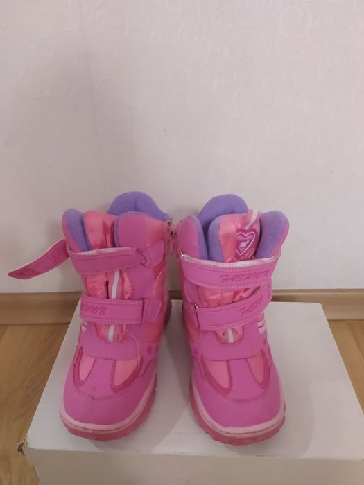 Продам зимові термо чобітки з ледоступами