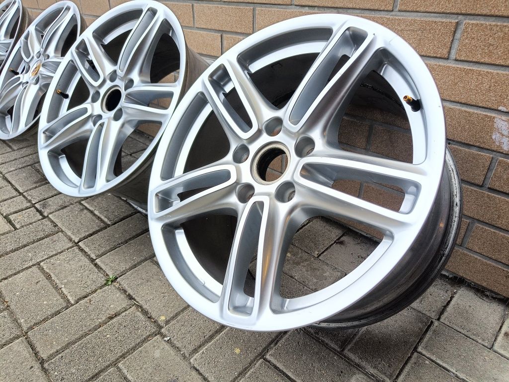 Felgi Aluminiowe 19 Cali 5x130 9/10J ET60/61 - Porsche Panamera Turbo