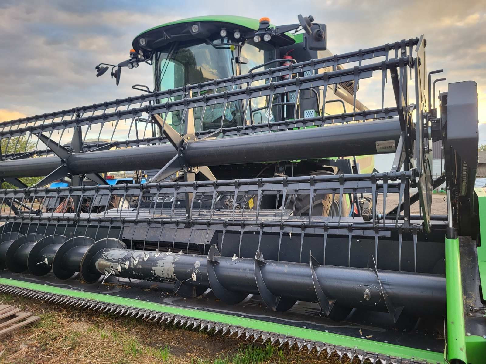 2023 рік Deutz Fahr+ нова жатка на гарантії John Deere Case комбайн