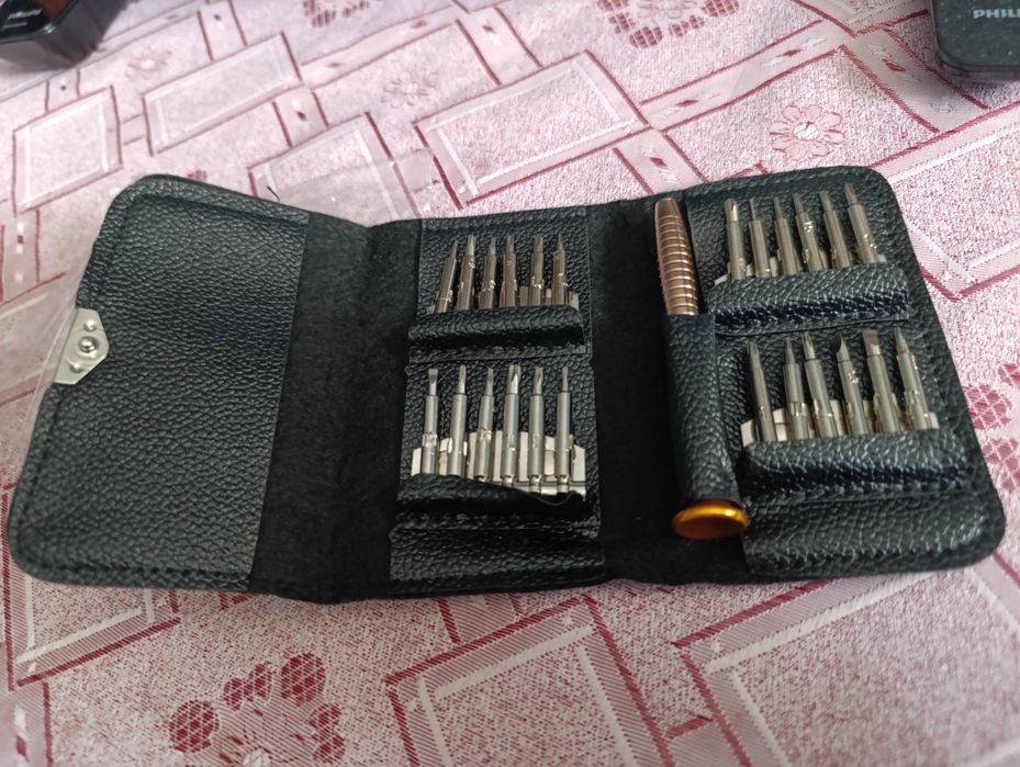 Precyzyjny śrubokręt cały zestaw futerale ze skórki ekologicznej