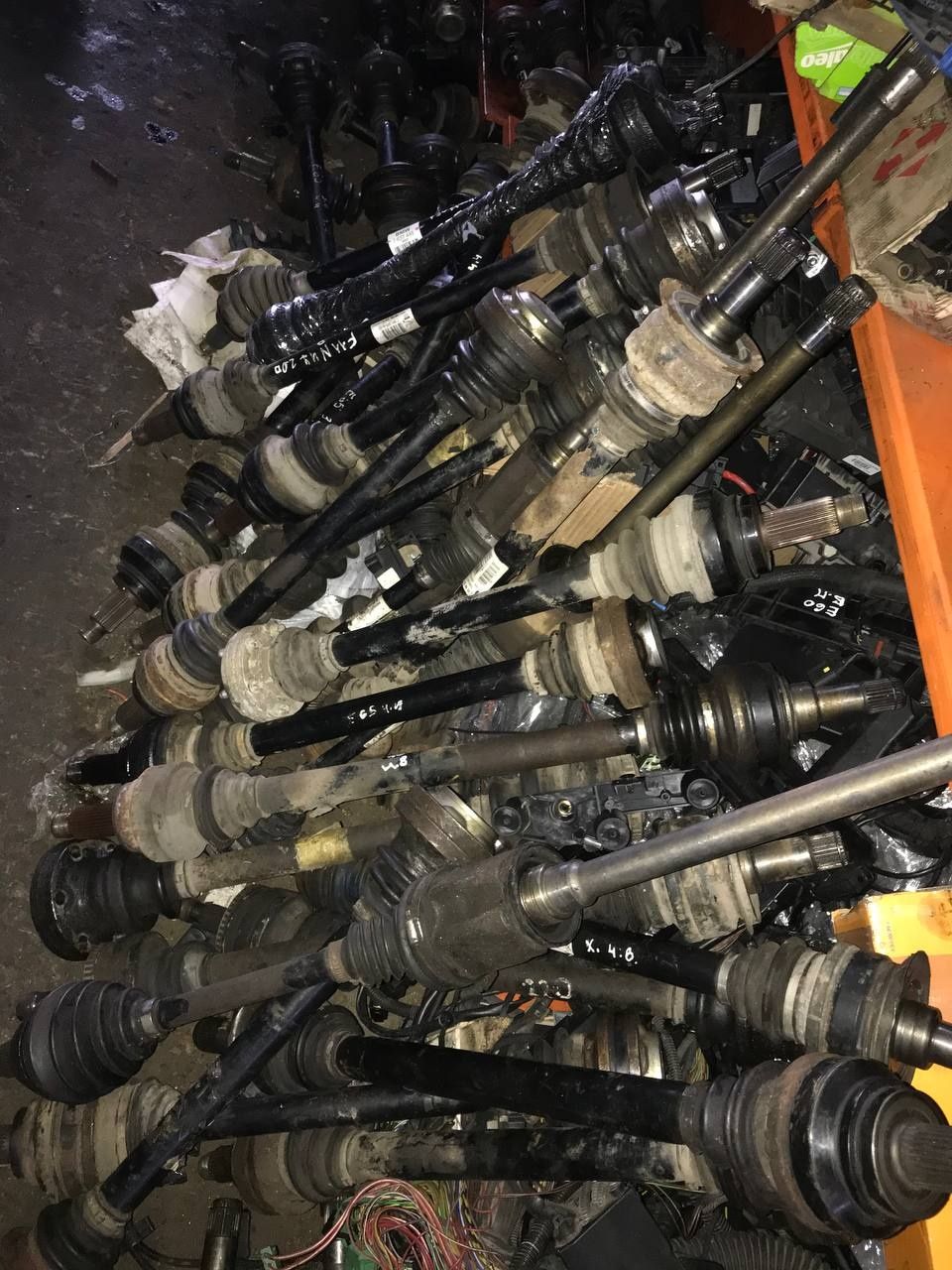 Напіввісь БМВ Е53 Е60 Е61 Е63 Е65 Е70 Е71 Е90 Ф01 Ф10 Ф30 Полуось