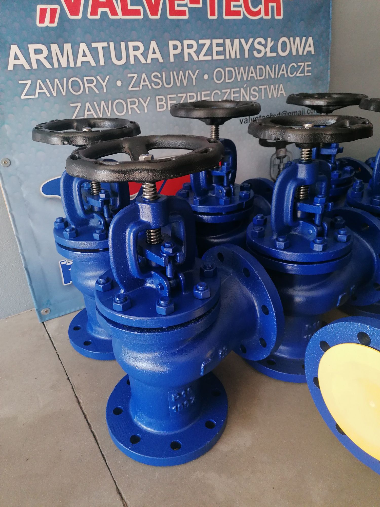 Zawór zaporowy kątowy Zetkama Fig 216 Dn100 Pn16  kołnierzowy